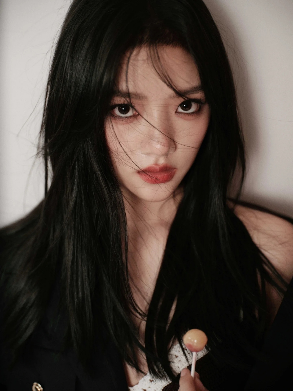 任敏长发的样子真的好看,找对风格,女明星就没有不闪闪发光的!