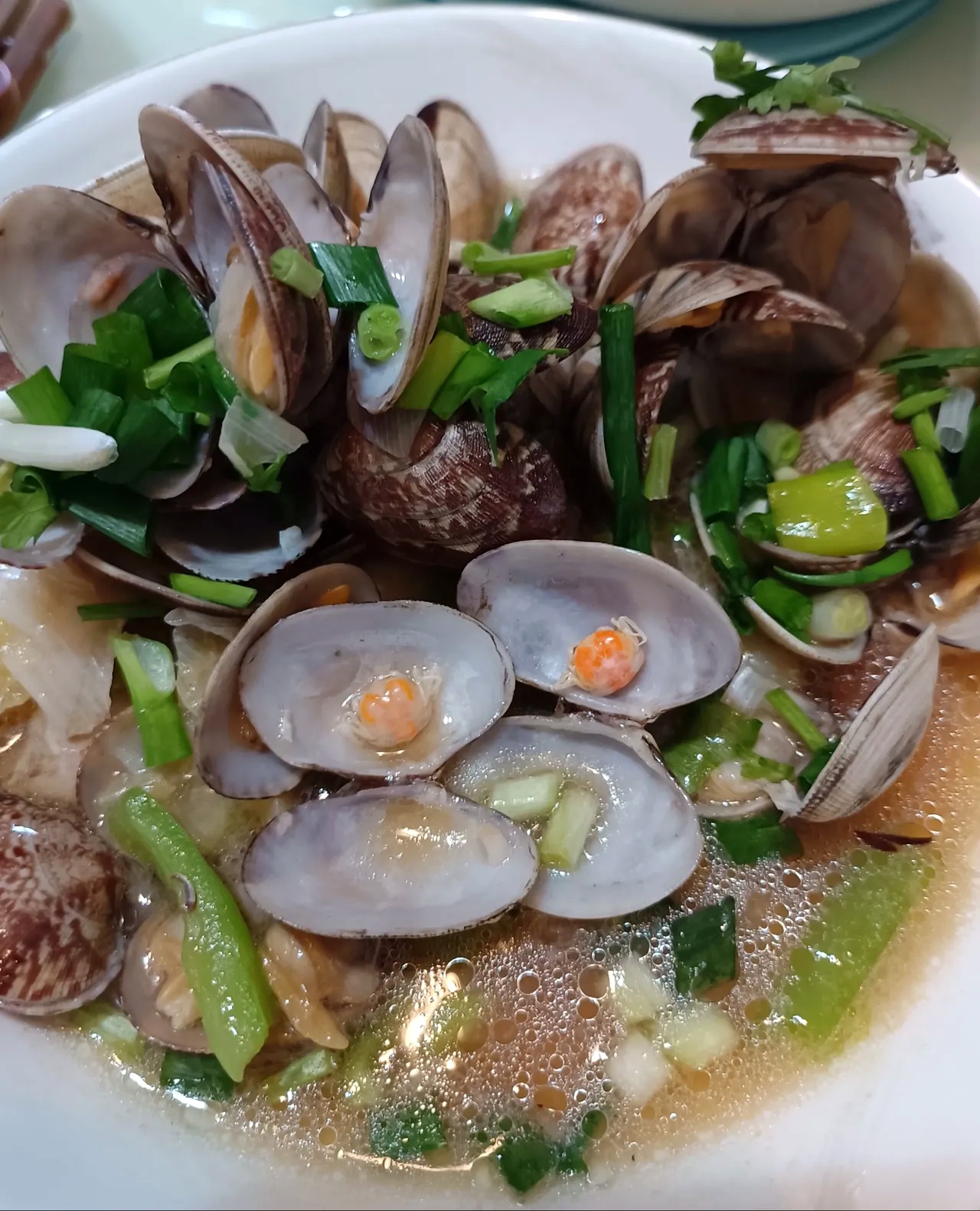 平时吃炒花蛤里面的蛤蜊肉很多现在到了冬天蛤蜊肉都很小还