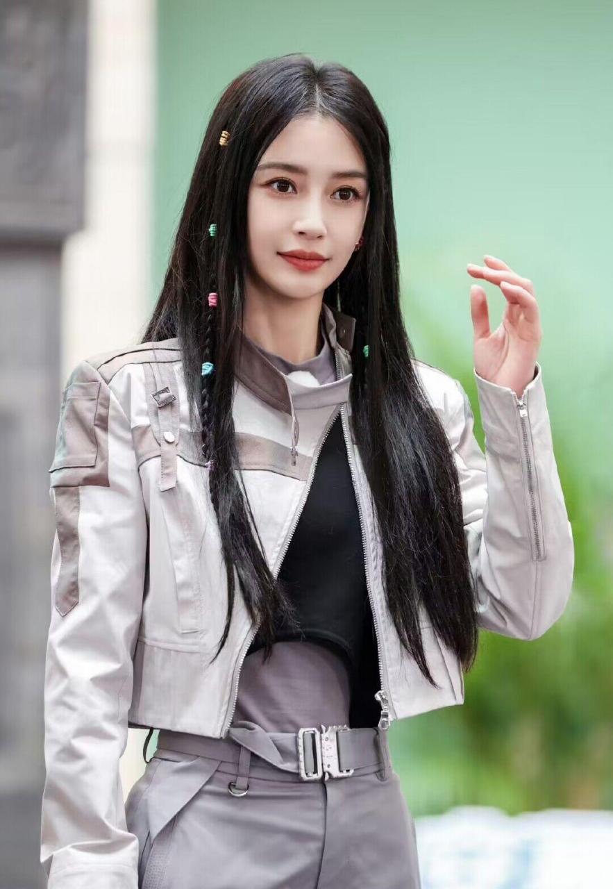 第一次见这个造型的杨颖真是太漂亮了.浑身透露着洋气