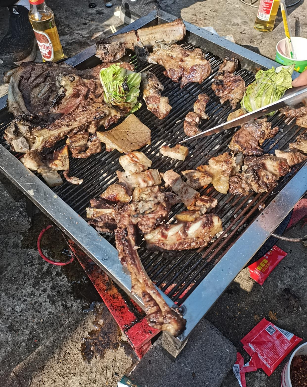 大凉山彝族的坨坨肉吃起来真香啊