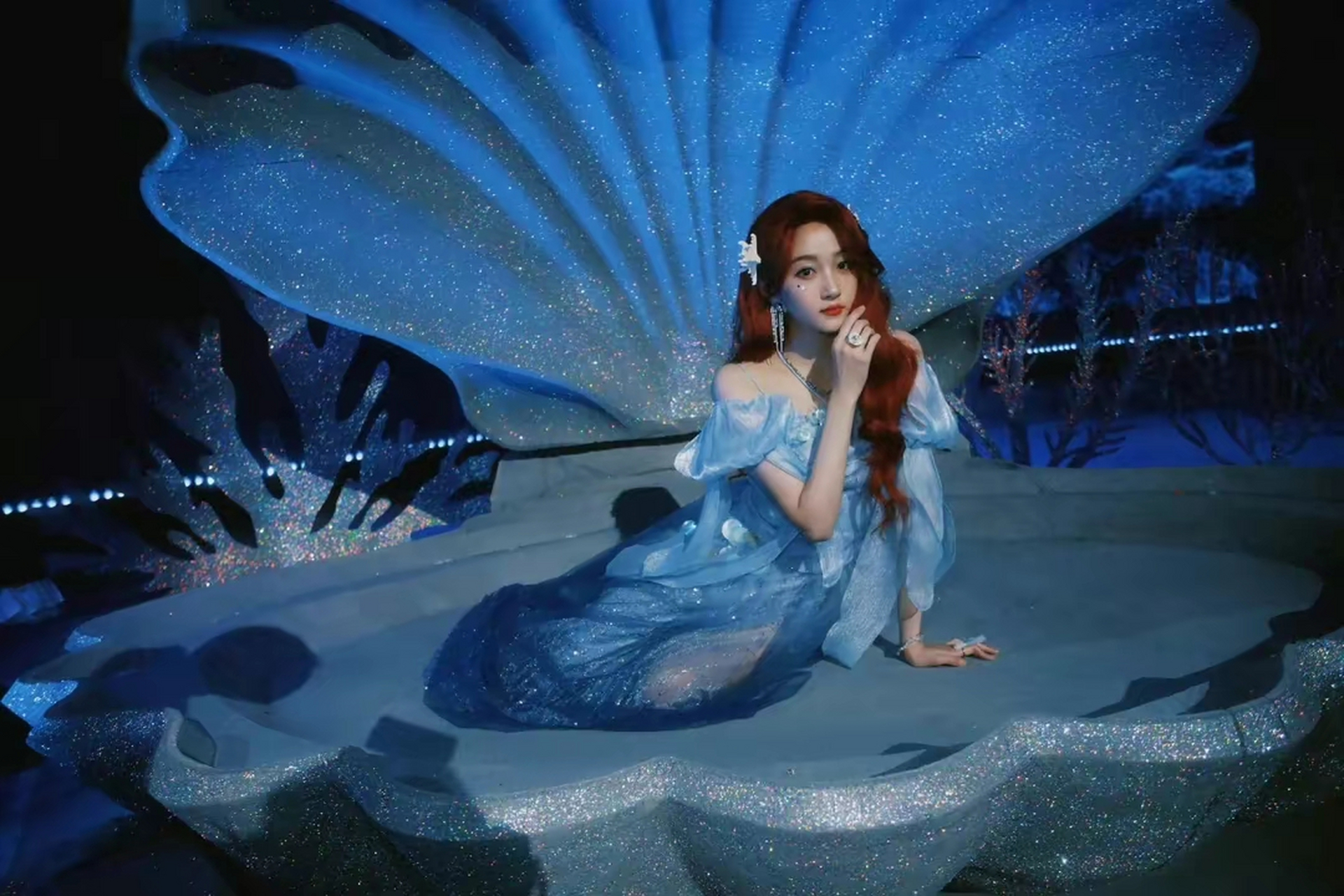 美女写真～关晓彤的蓝色人鱼公主造型,美翻了 #跨年创作挑战赛