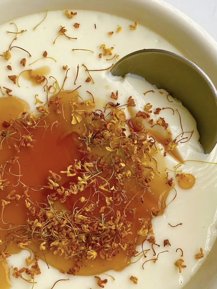 新鲜桂花和蜂蜜怎么做好喝窍门图片(新鲜桂花可以直接放入蜂蜜里吗)