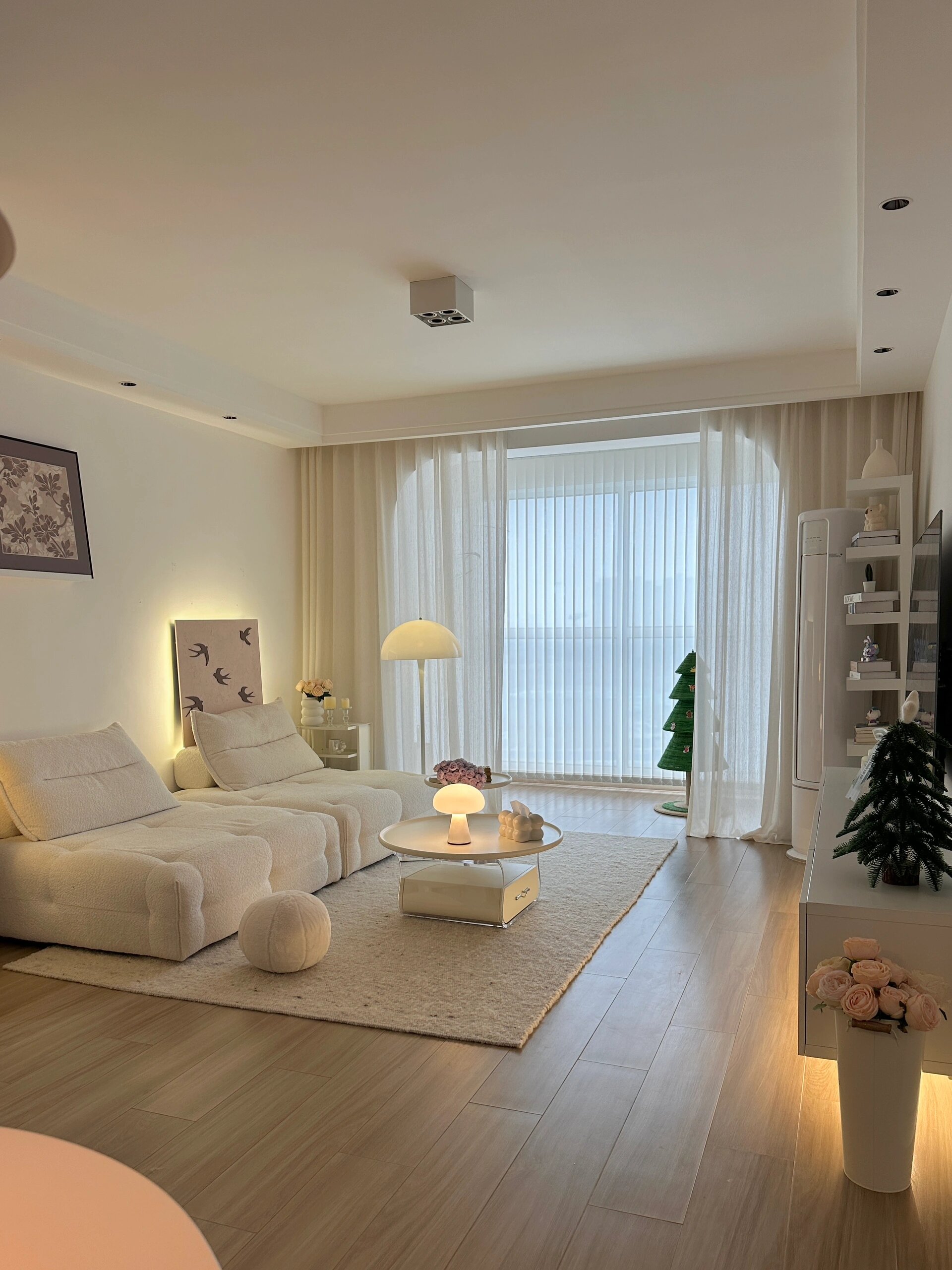 带大家roomtour我的小家 89平精装修不拆不改不上墙 所有的家具软装都