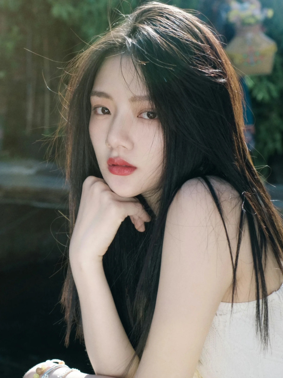 任敏长发的样子真的好看,找对风格,女明星就没有不闪闪发光的!