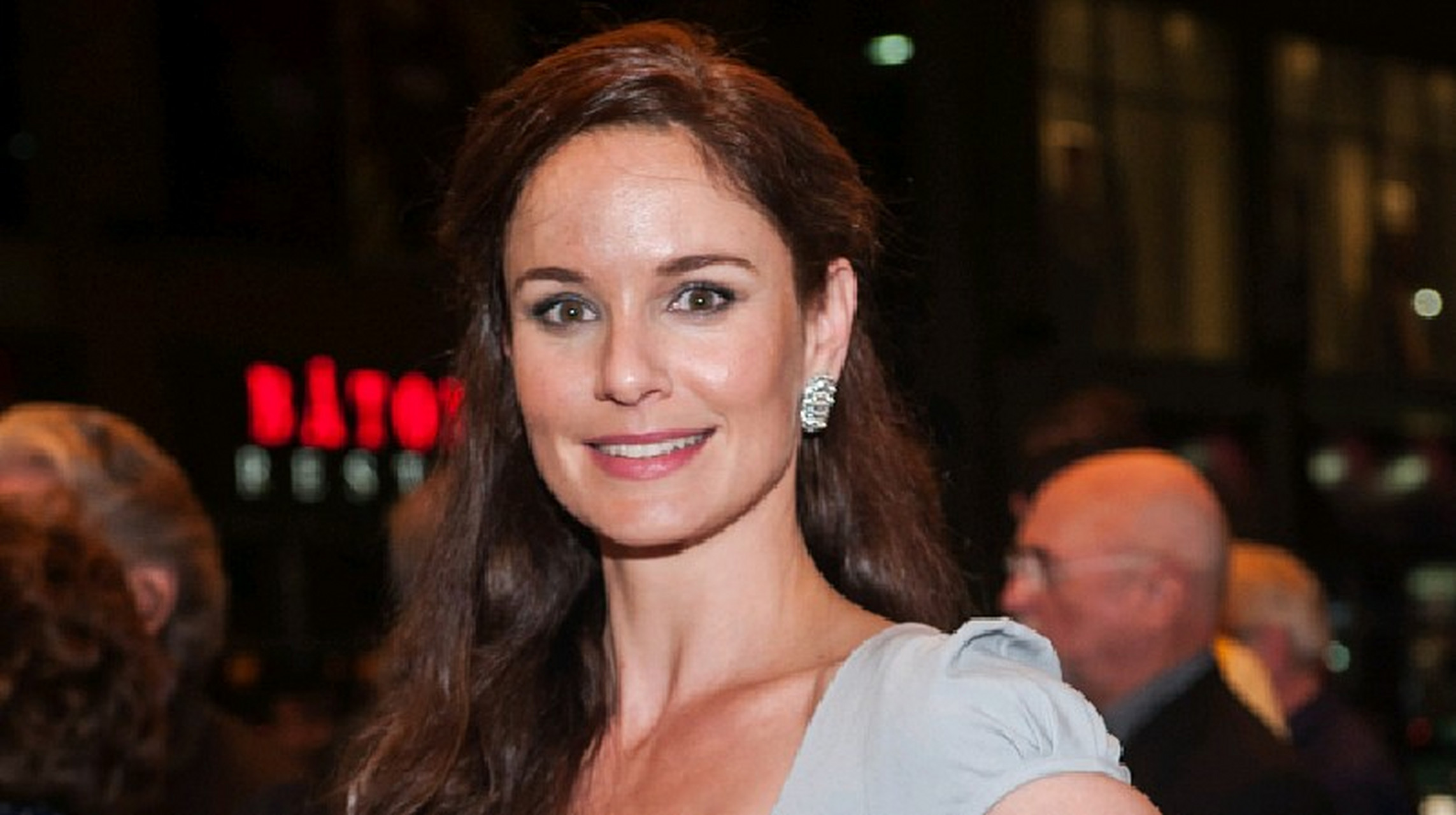 莎拉·韦恩·卡利斯,演技卓越,颜值超高,能将角色演绎得栩栩如生.