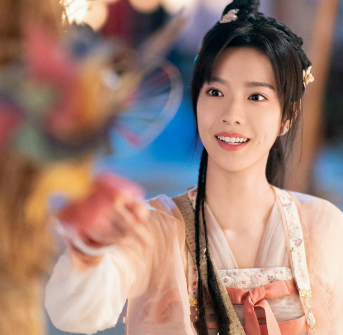 在历经了多个黄蓉后,终于冒出了个"辣眼"的黄蓉,出自《射雕英雄传之