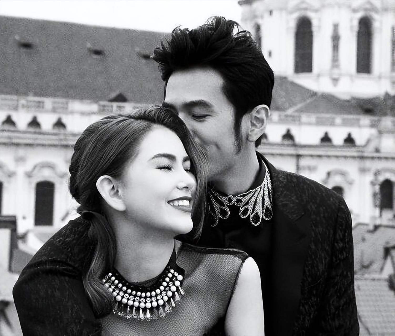 昆凌通过社交账号发布声明,否认网传的"控诉周杰伦出轨"的文章,称内容