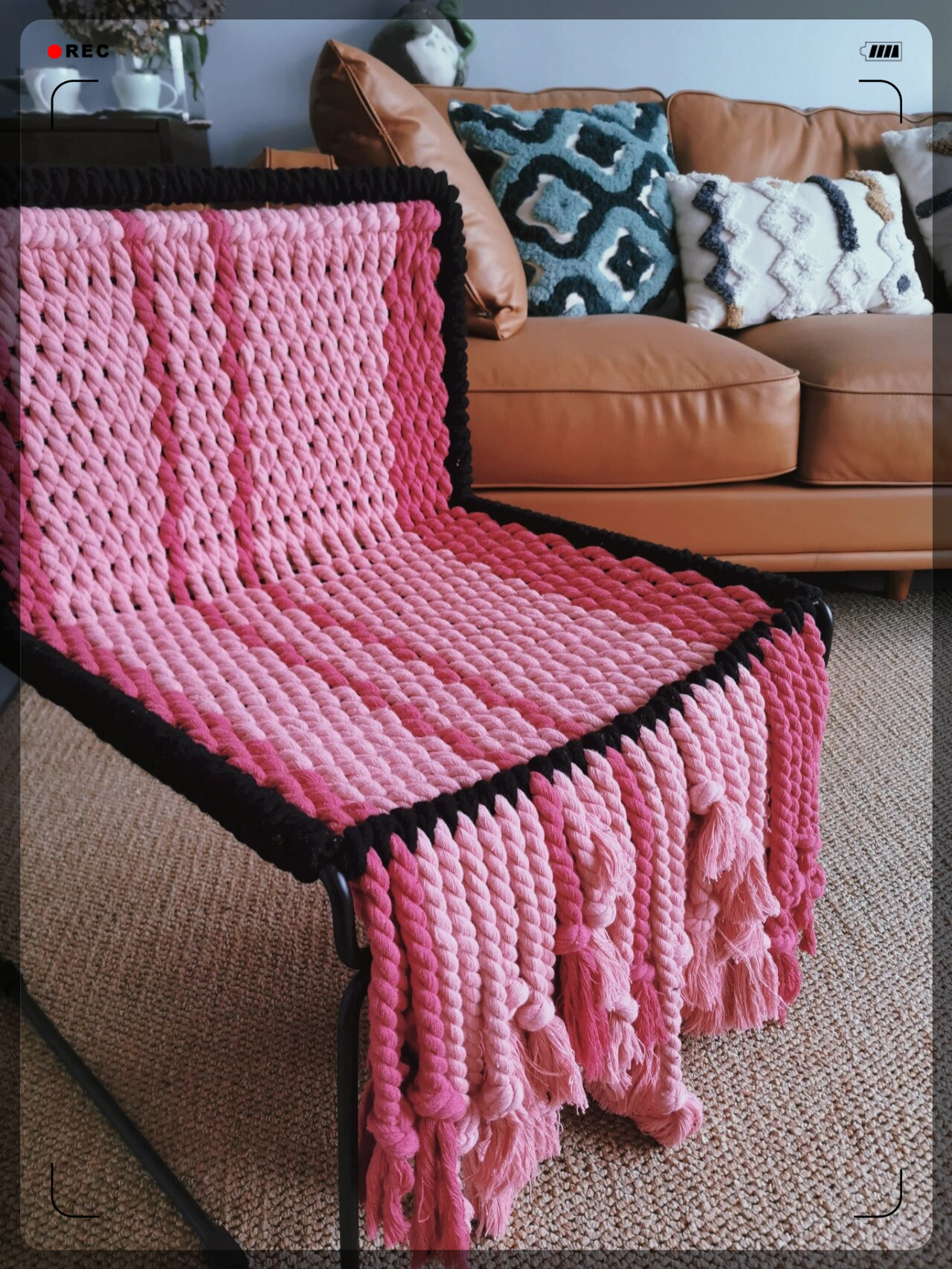 编织椅子真是磨人的活儿啊  忙碌了近4个小时 感觉快累垮了 买绳子的