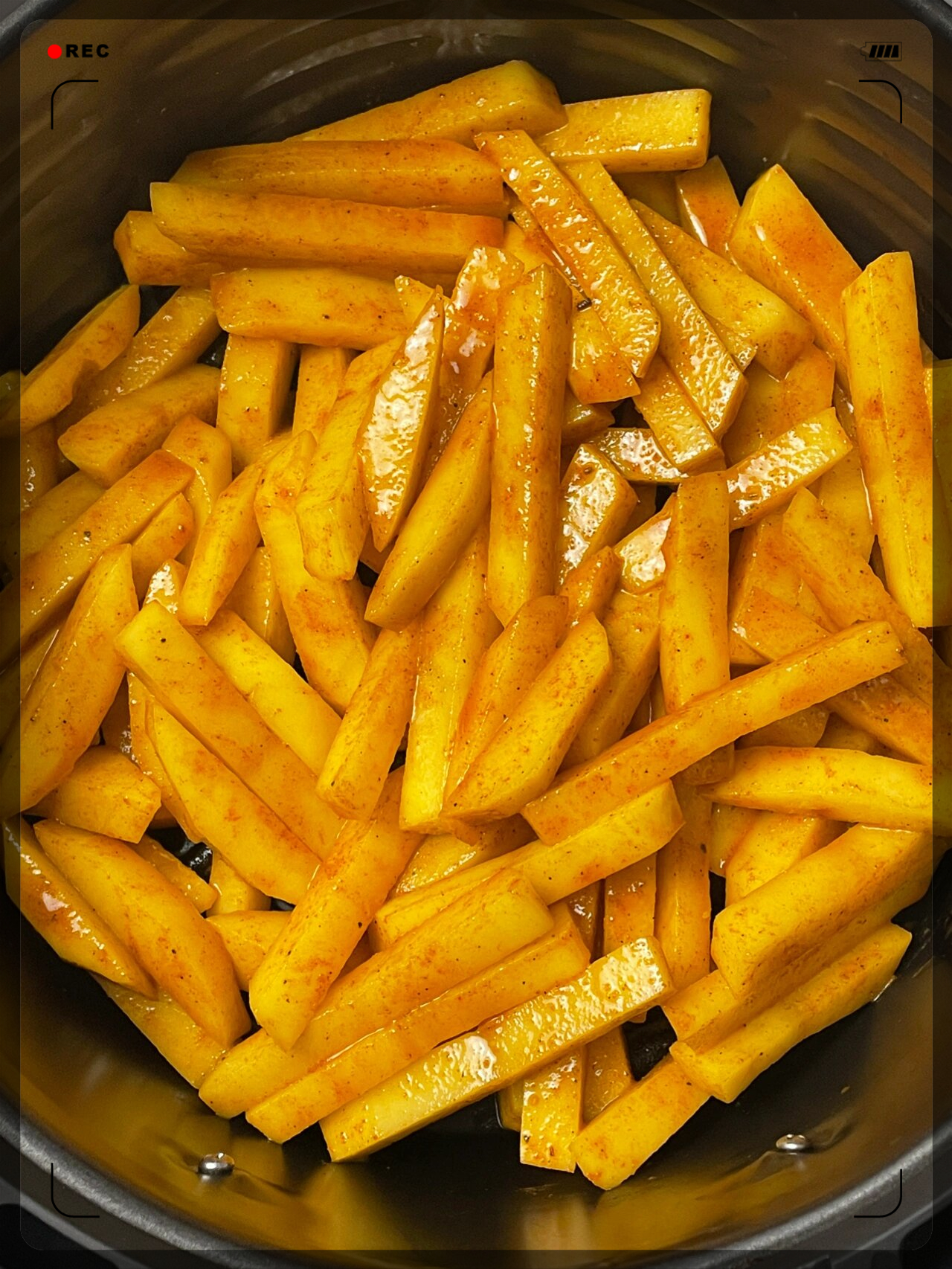 食材2个土豆 做法 1将土豆切成条状用清