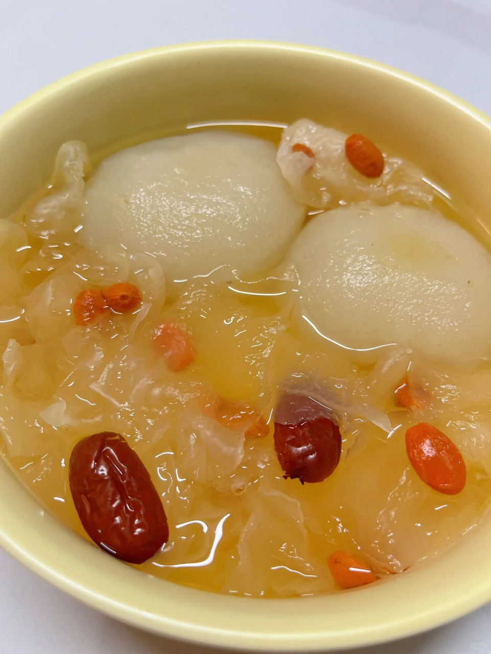 冬日暖胃美食合集#  养胃水果汤:  冰糖炖银耳雪梨红枣枸杞:滋阴确挝