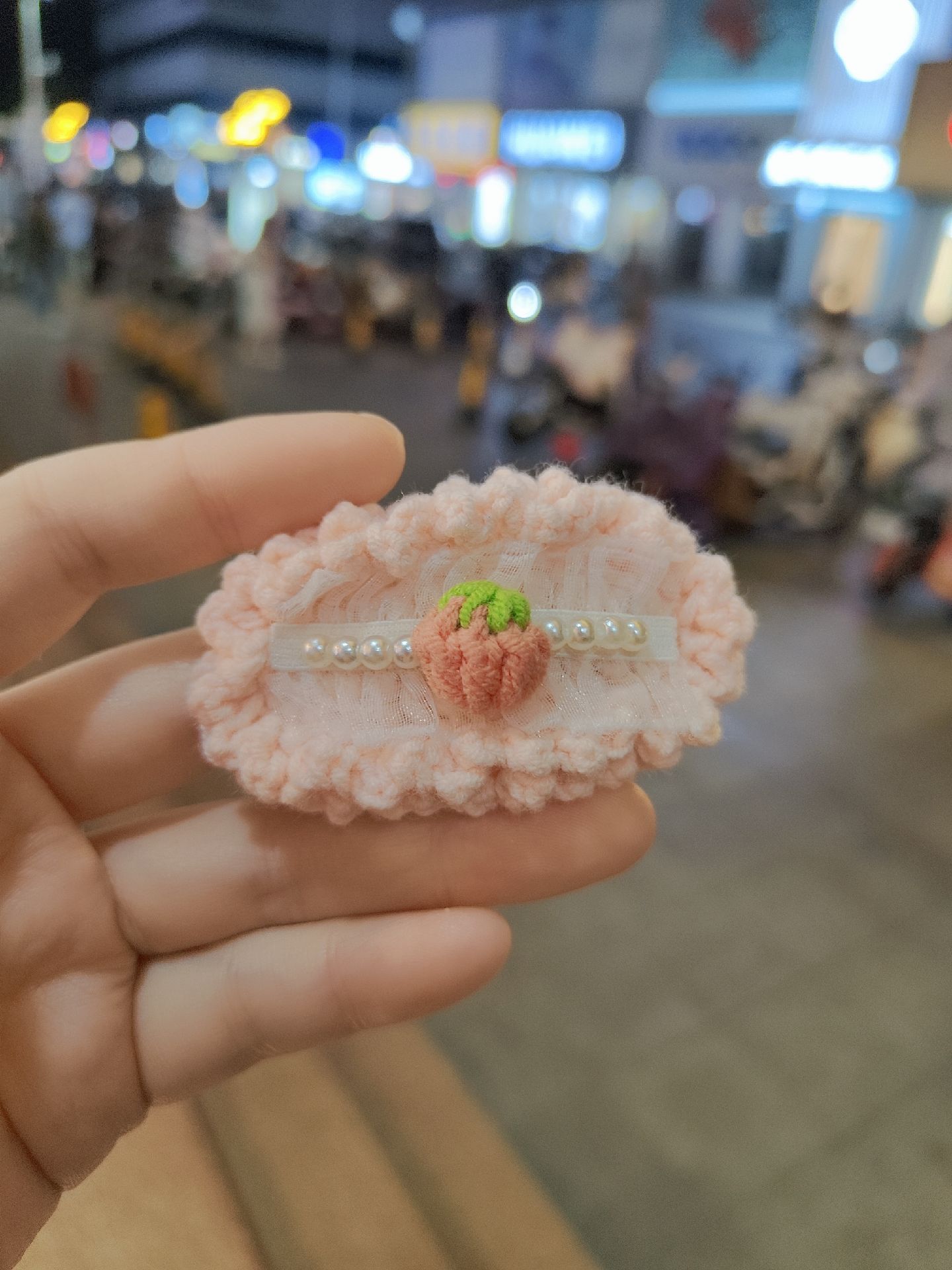 特别受欢迎的一款双层花边草莓发夹#我的手工日常 #玩毛线 #钩针图解