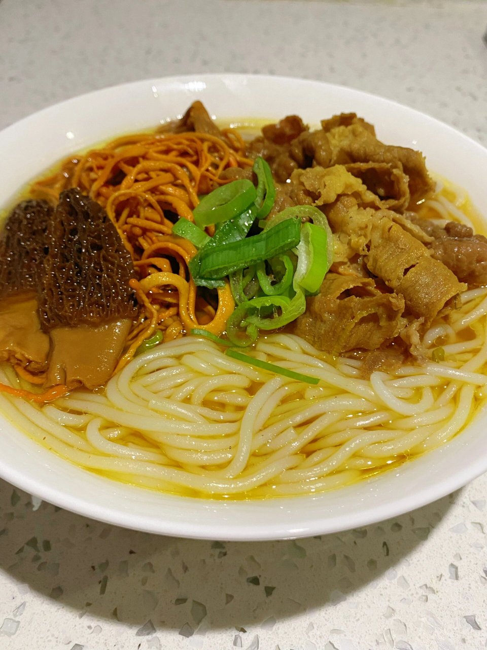 菌菇肥牛米粉,汤鲜味美,唤醒味蕾!