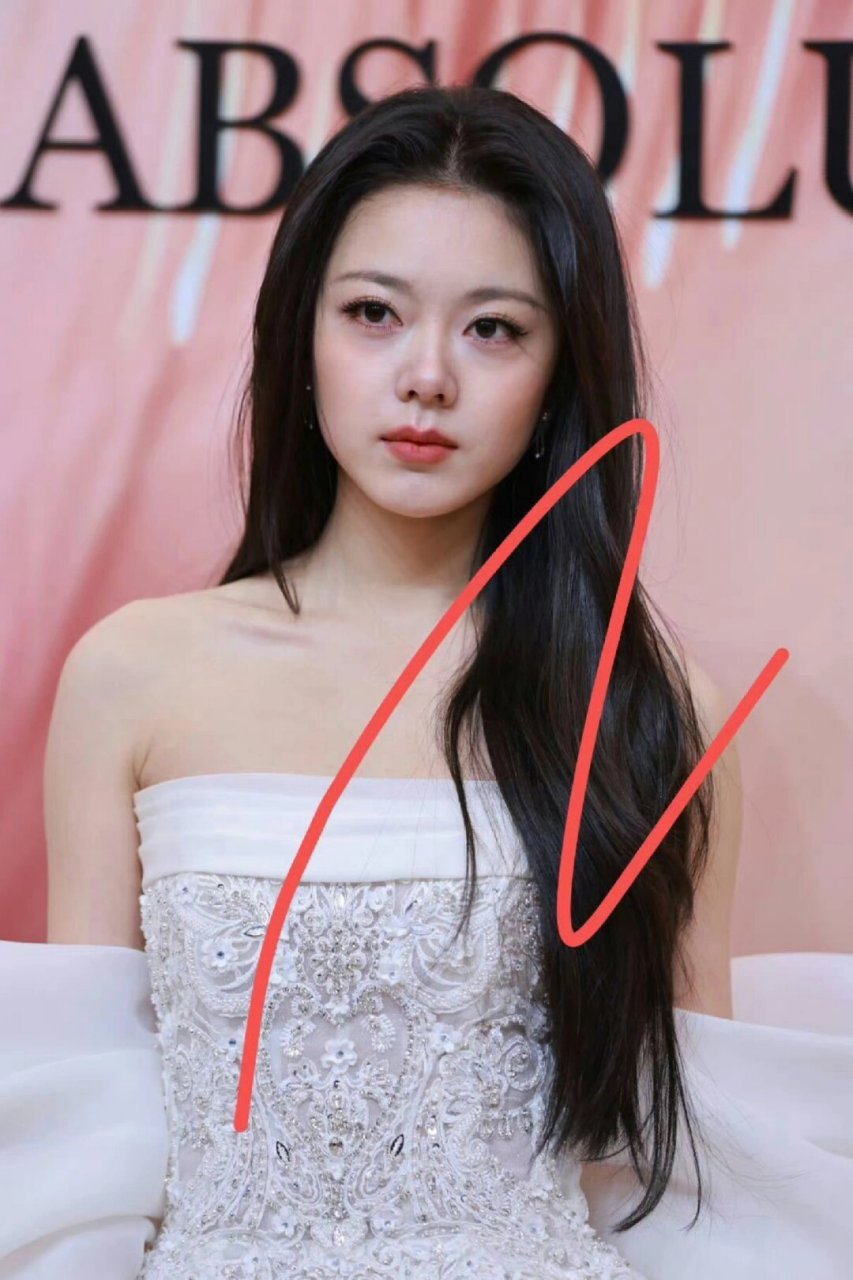 赵今麦张婧仪李兰迪  00后的小花们也开始在红毯上崭露头角啦!