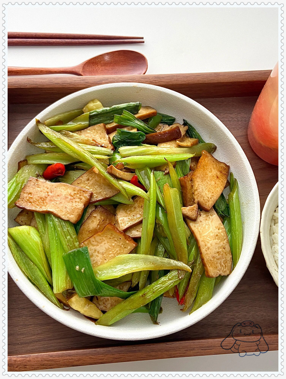 芹菜炒豆干,家常小菜,简单易做,清脆爽口,下饭