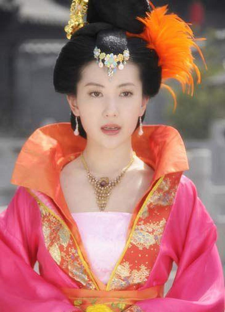 然而,兰陵公主脾气倔强,坚决不从,杨广大怒:"这天下是没有男人了吗?