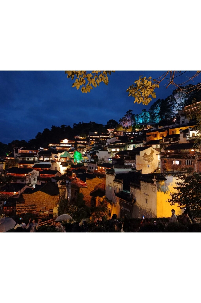 婺源篁岭  在篁岭,夜景尤为出彩,颇具童趣,可能特别受孩子们喜欢.