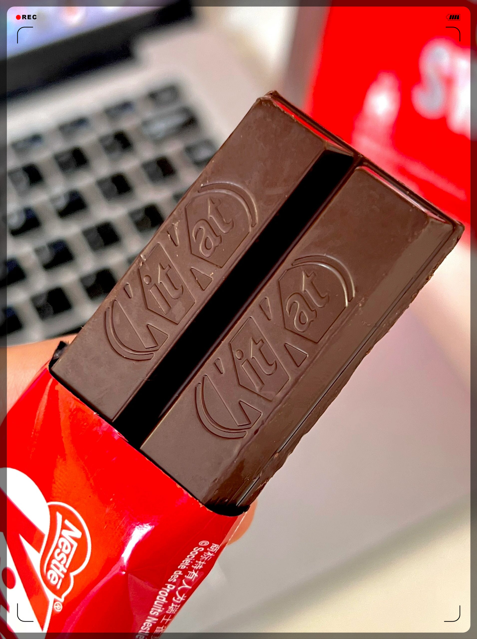 这款巧克力是kitkat奇巧半糖黑巧巧克力还是减糖50%的新版本使