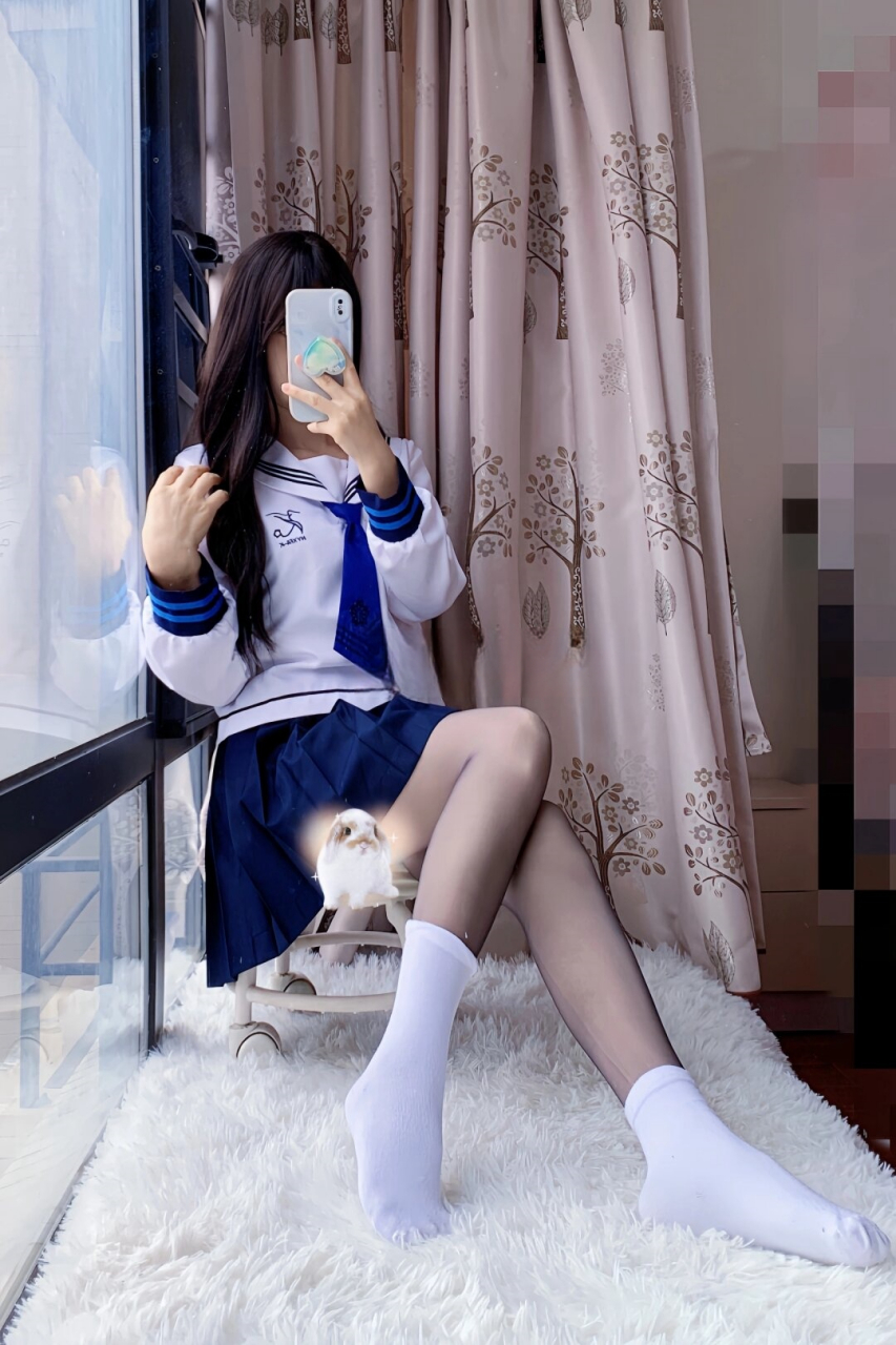 jk水手服  jk水手服是一种经典的日本女子高中生制服,其设计灵感来源