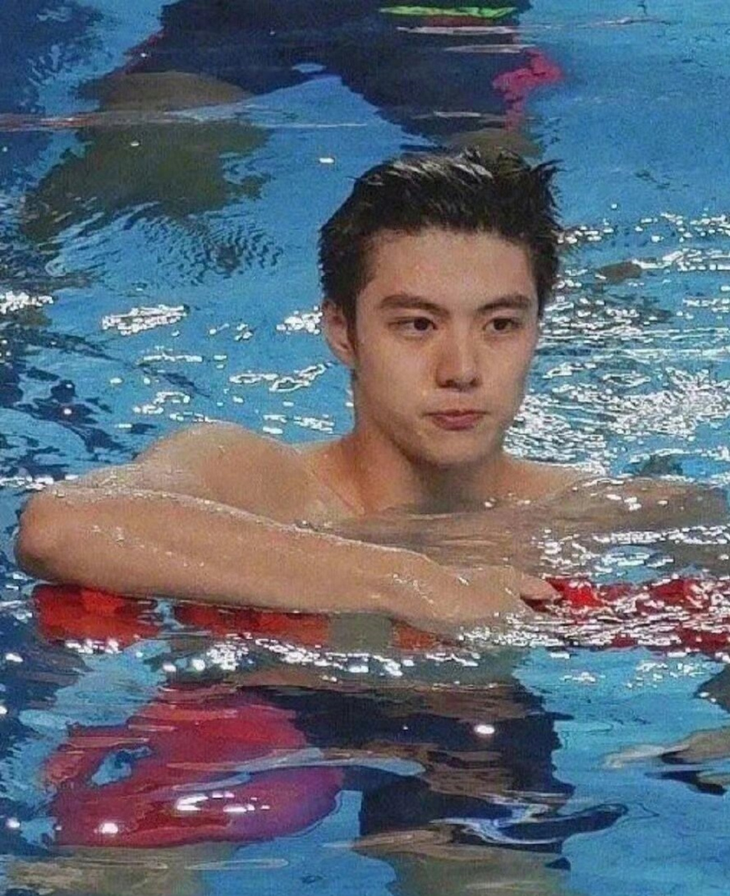 他靠身材成功出圈  最近,成都大运会的游泳运动员张翼祥的照片在