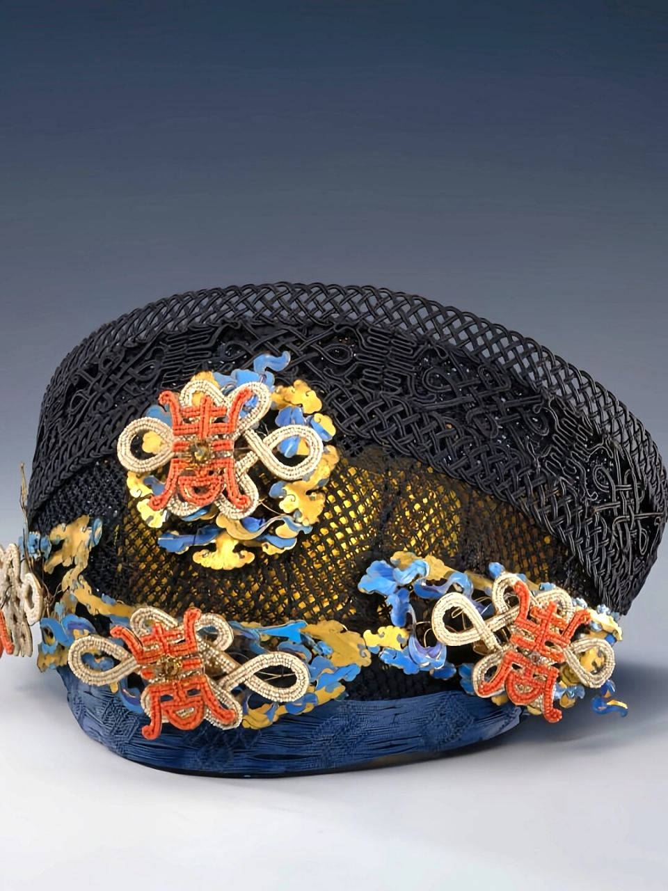 300年前的清代头饰  钿子上的装饰钿花多种多样,而