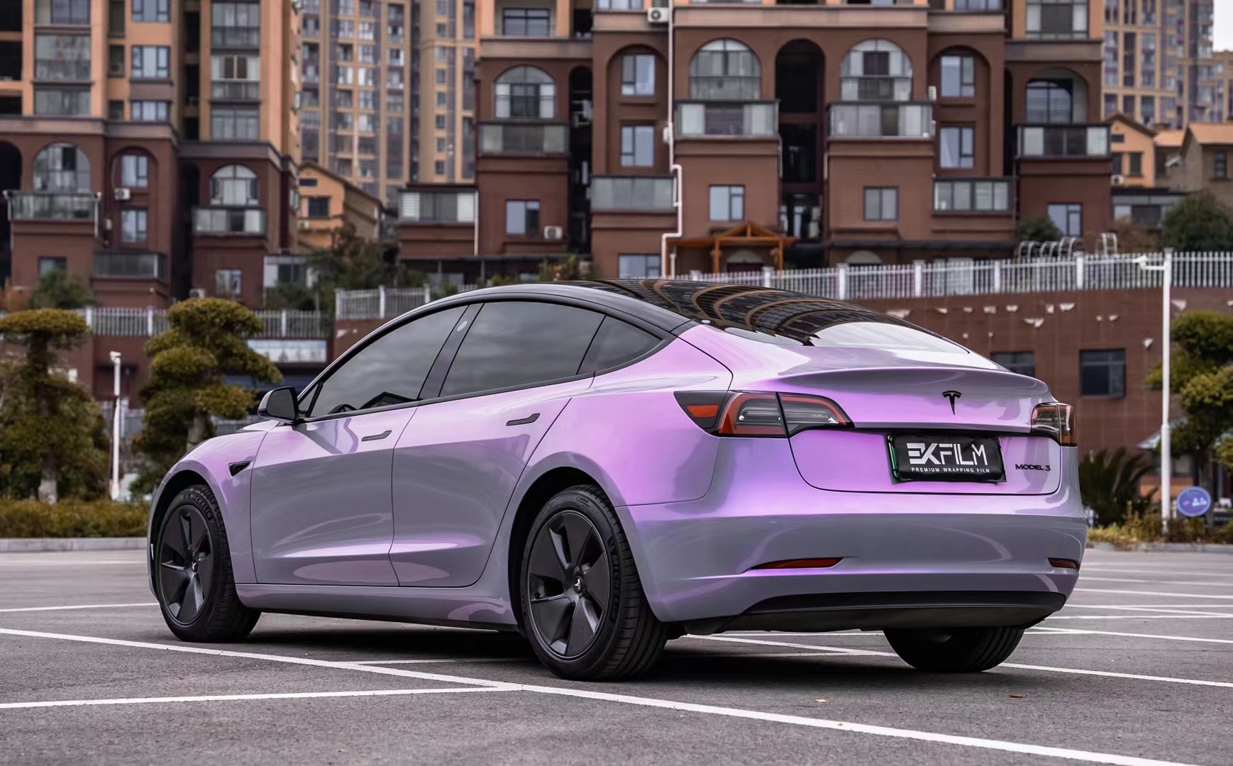 特斯拉model3-ek改色膜梦幻灰魅紫,藏不住的梦幻少女心