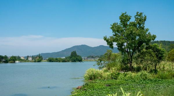 别去西湖数人头了,绍兴有个小西湖,风景堪比千岛湖,还不收门票