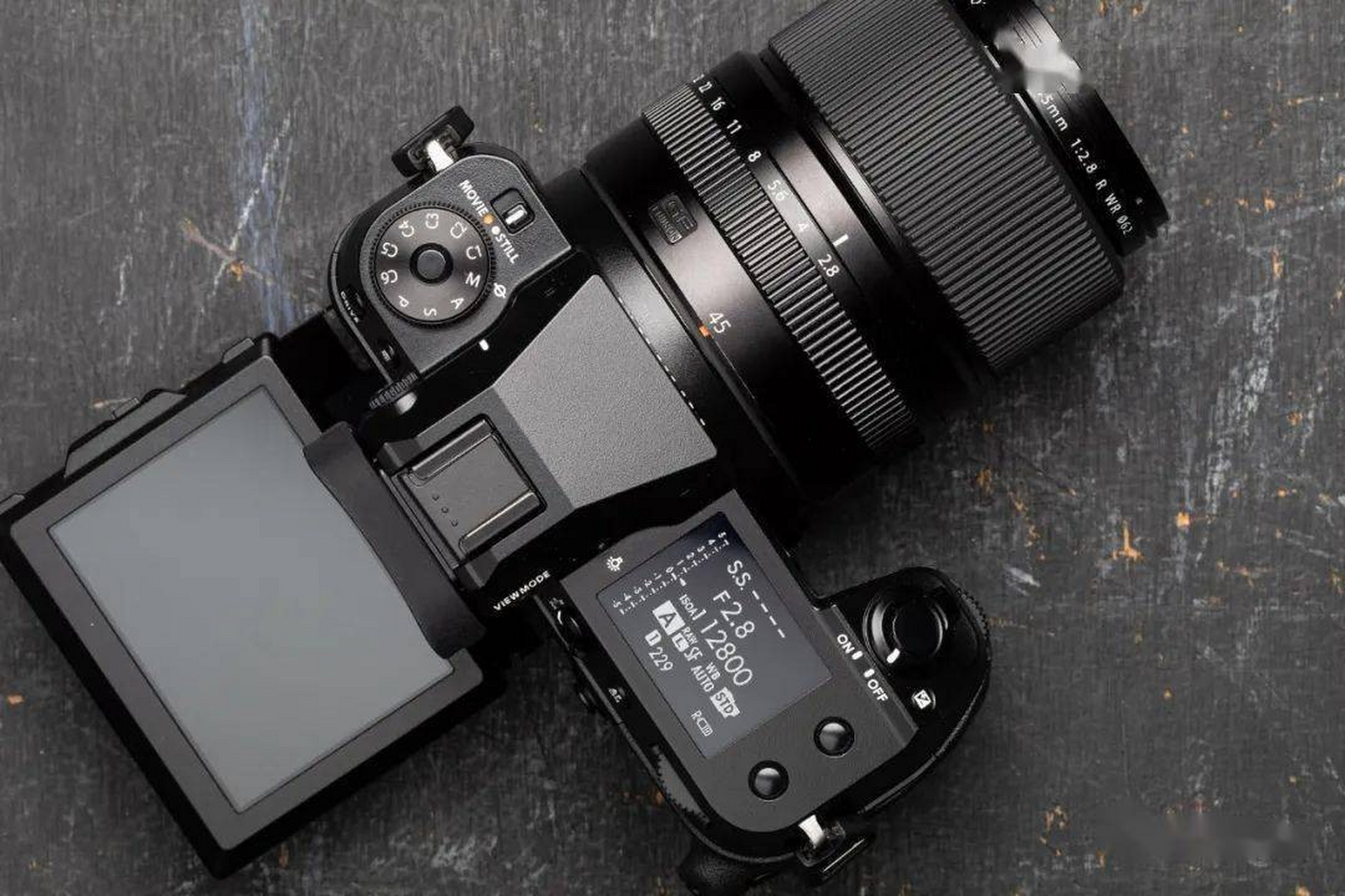 富士gfx100s是一款中画幅相机,于2021年1月27日发布.