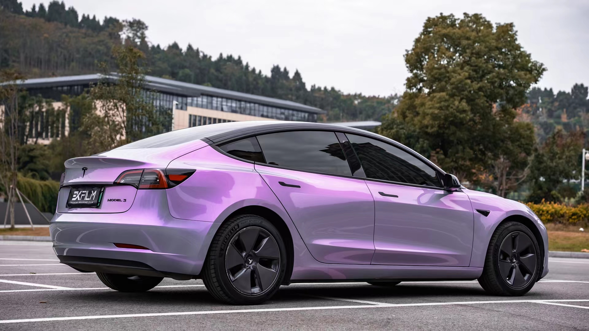 特斯拉model3-ek改色膜梦幻灰魅紫,藏不住的梦幻少女心