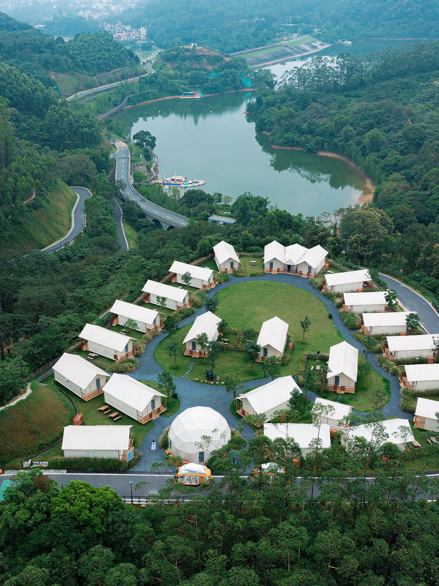 好来居篷房今天跟大家探讨一下为什么选择专业的帐篷厂家