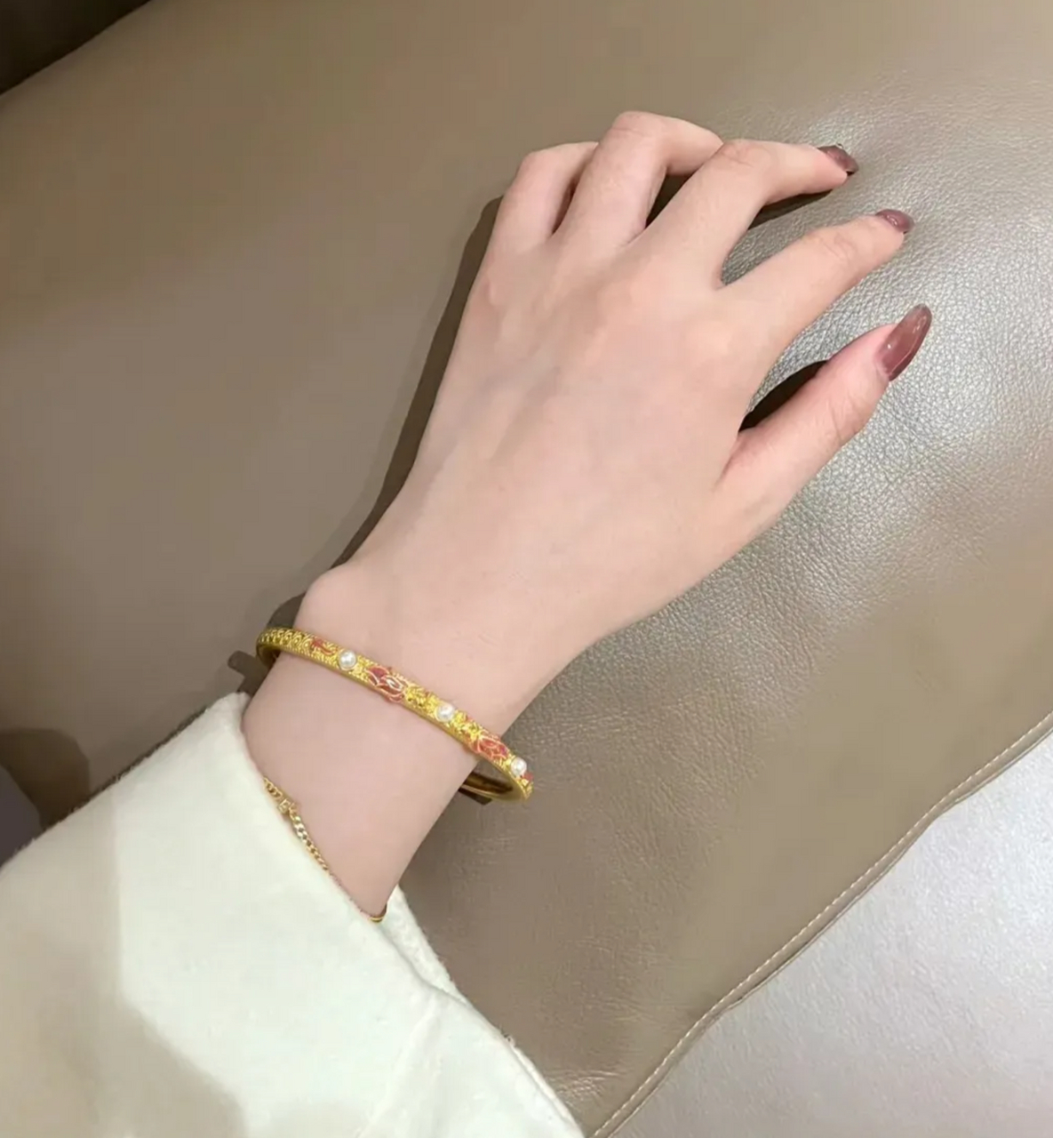昨天,我老公送了我一个10克金手镯,说是价值2万元,我开心得不得了,就