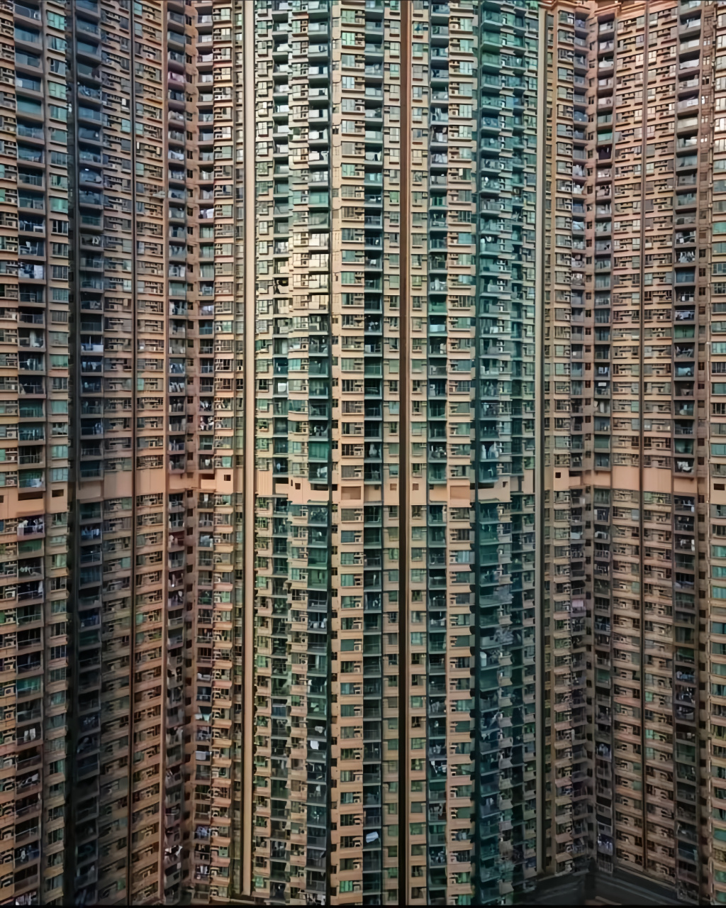 这就是香港的高楼,看着太密集了