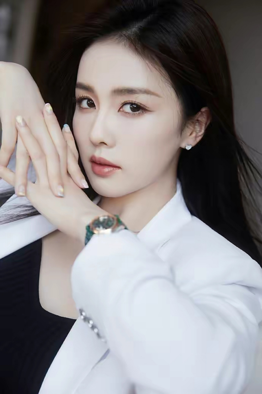 大家是白鹿的粉丝吗,她这一套西装,你觉得好看吗?#跨年创作挑战赛