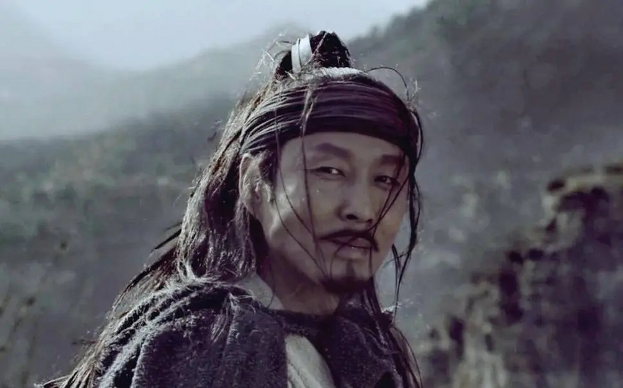 "卧薪尝胆"这个励志典故,说的是春秋越王勾践为报仇而卧薪尝胆,终于