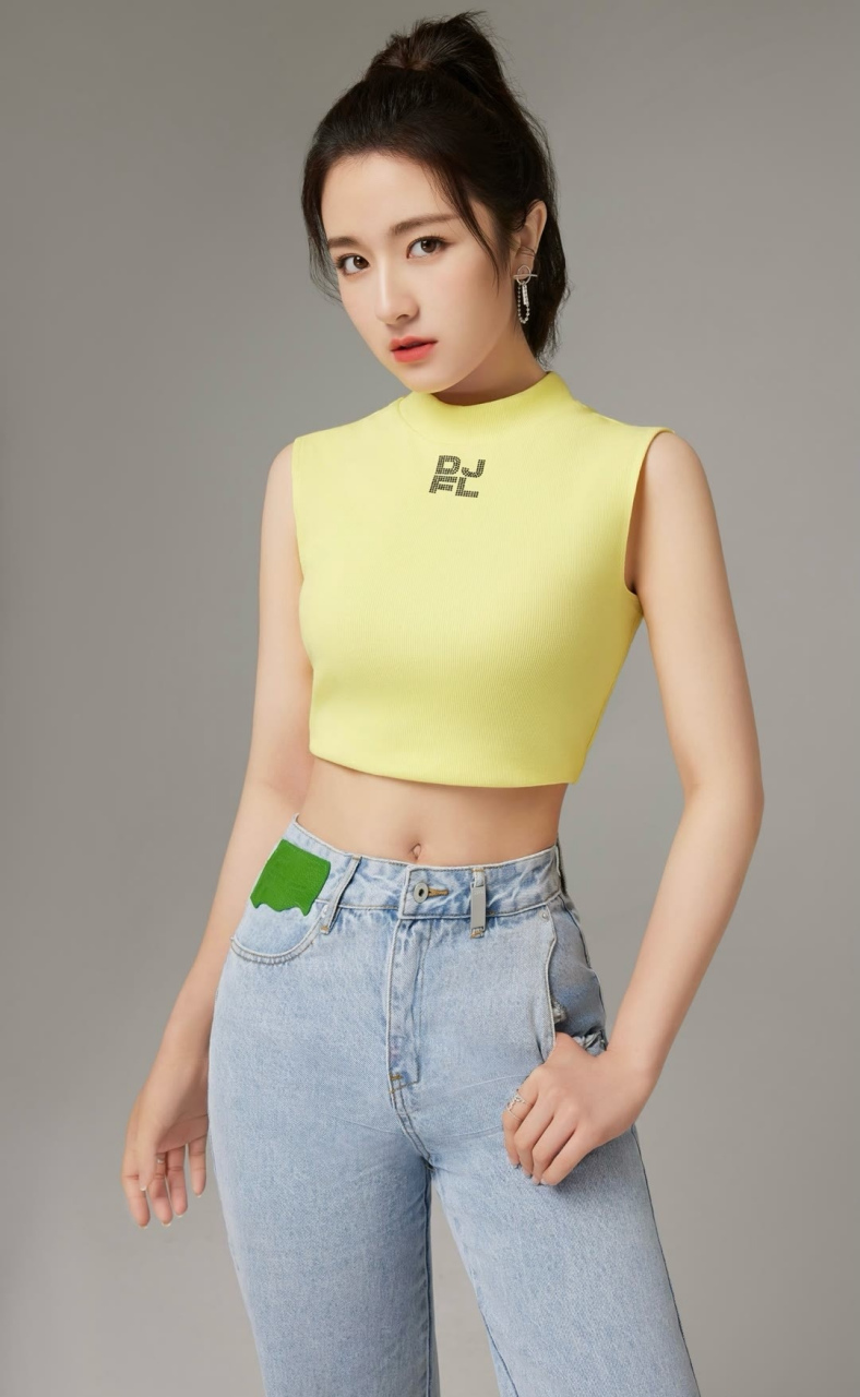 李兰迪绝美浅色牛仔裤穿搭