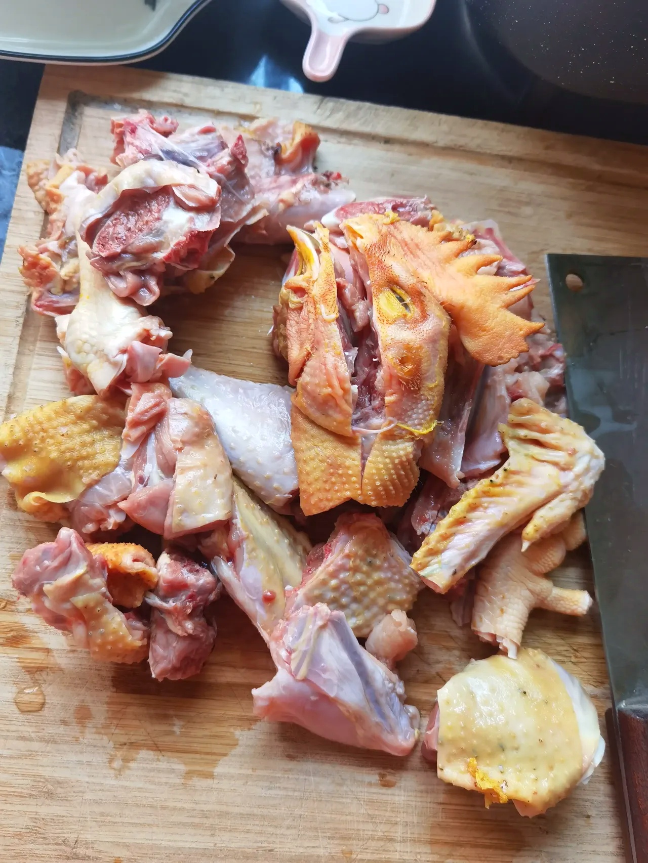 我一看就知道这种不是土鸡是那种饲料鸡和我婆婆养的一样的鸡一两