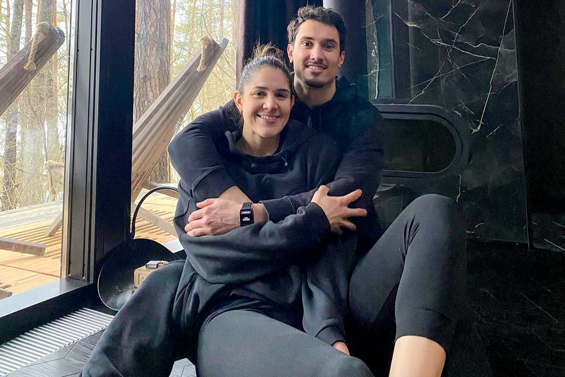 巴西女排运动员娜塔莉亚通过社交媒体公开新恋情,引发网友关注