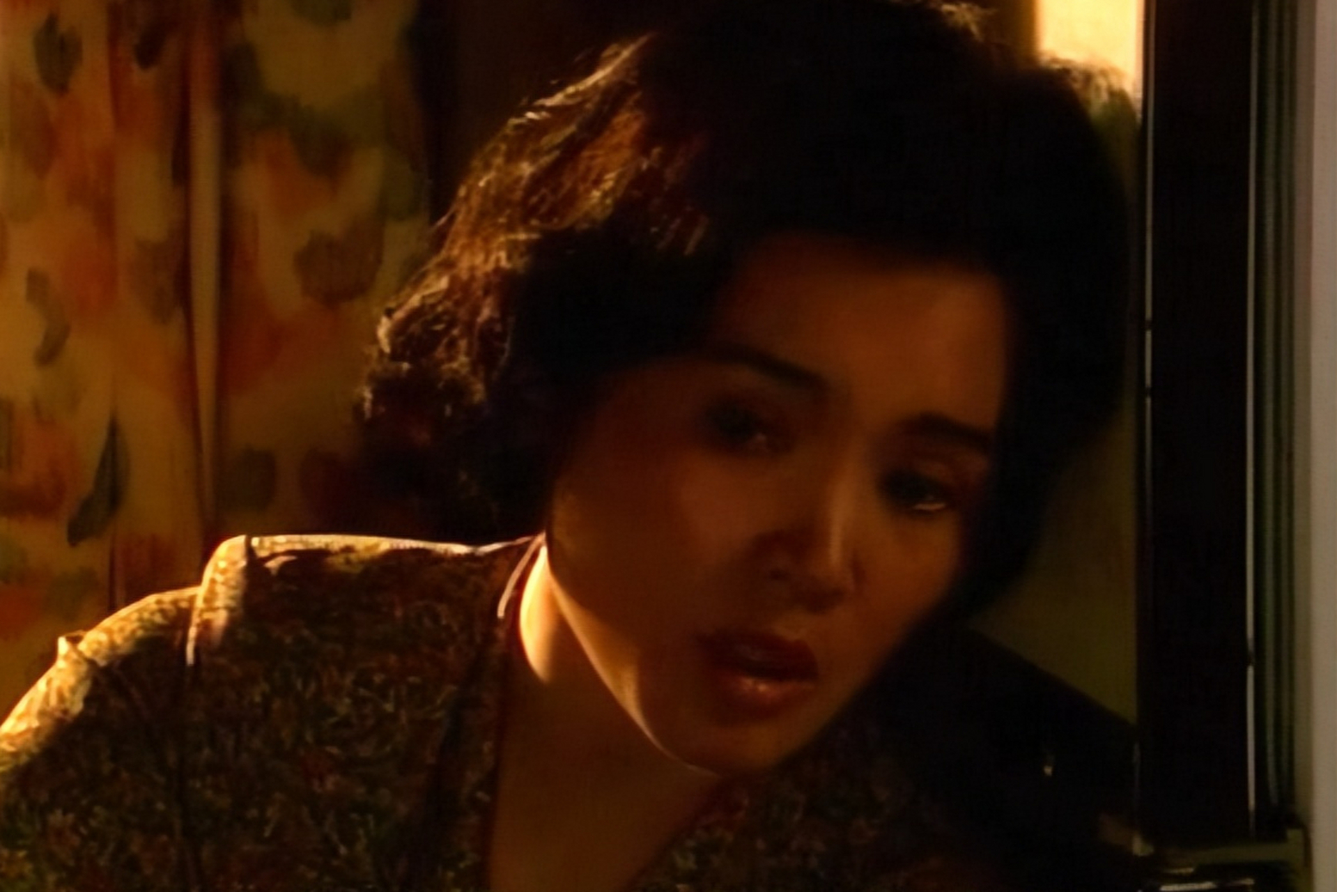 《孽债》是一部30年前的沪剧,讲述了上山下乡的知青们回城后留下的