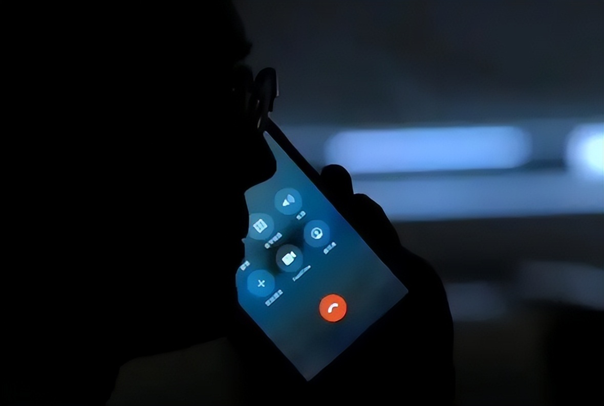 因家长半夜打电话 班主任怒怼学生