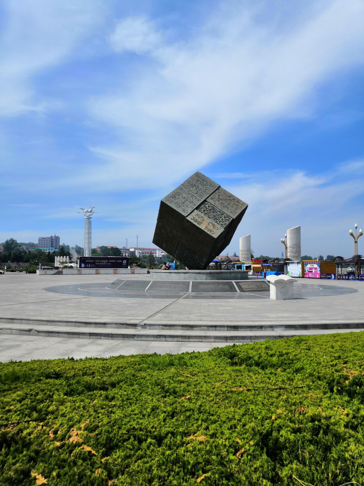 养马岛作为烟台市牟平区的一颗璀璨明珠,是一个集自然美景,人文历史和