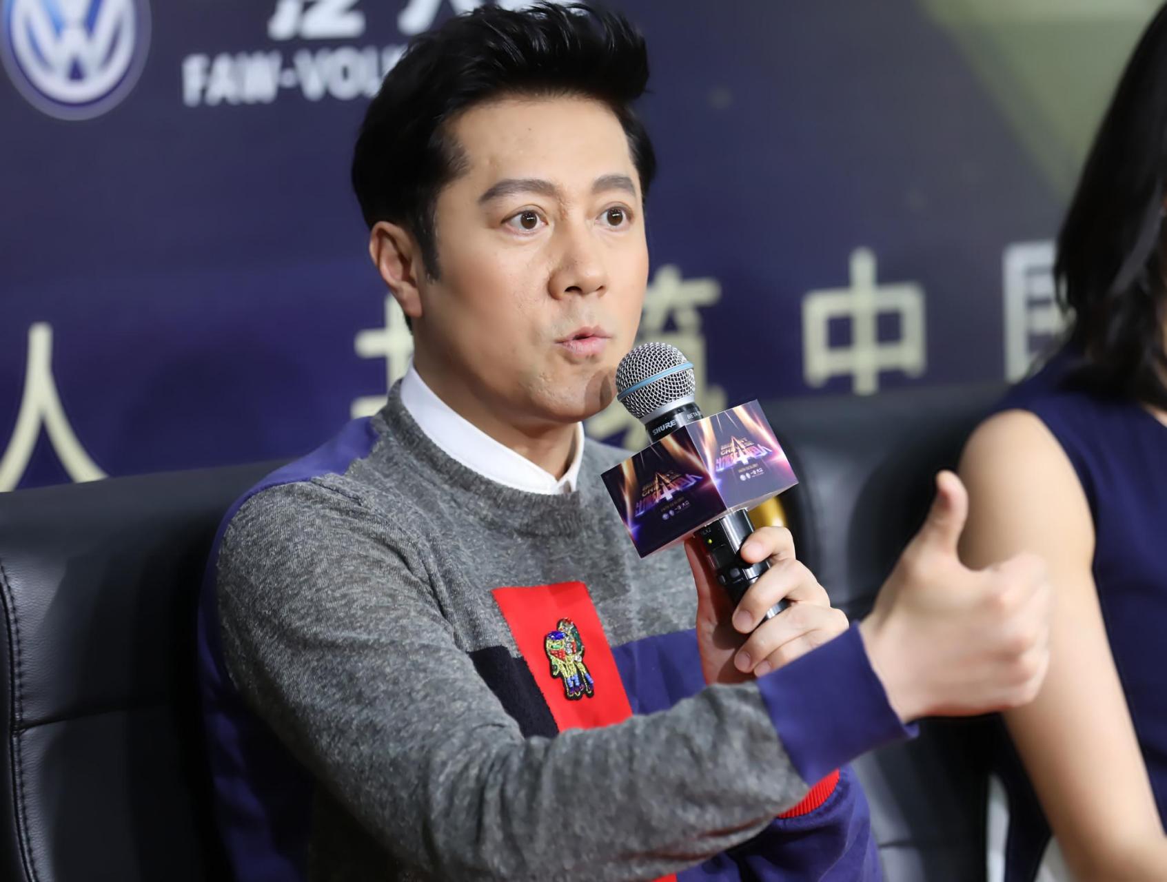 蔡国庆是中国知名歌手和演员,曾多次登上春晚舞台.