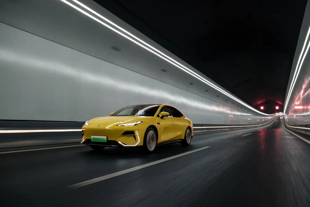 吉利银河e8最美纯电轿车的高价值主义