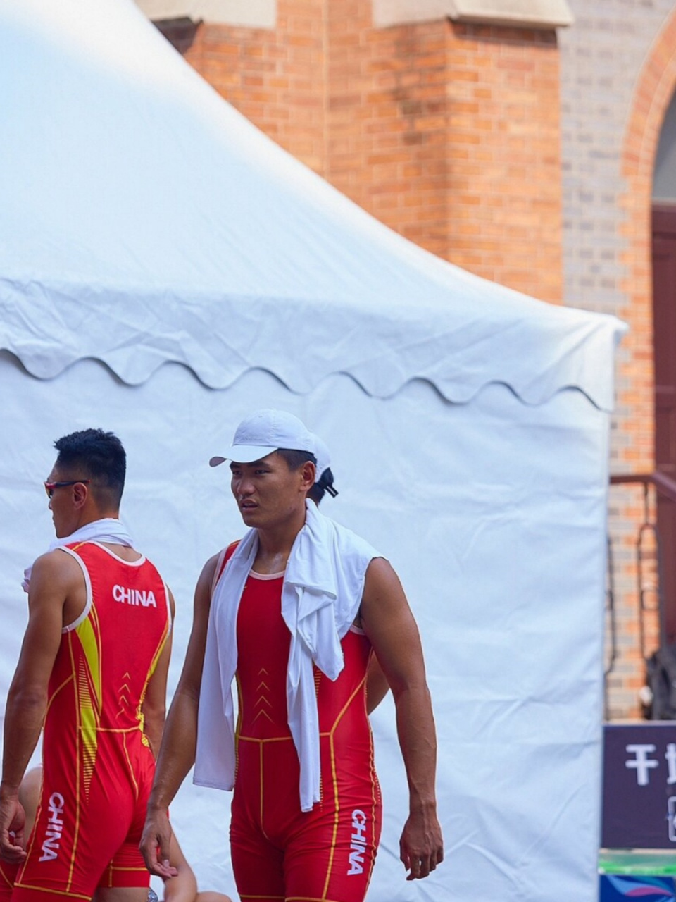 赛艇时光  赛艇是一项结合了力量与技巧,需要运动员具备出色体能,协调