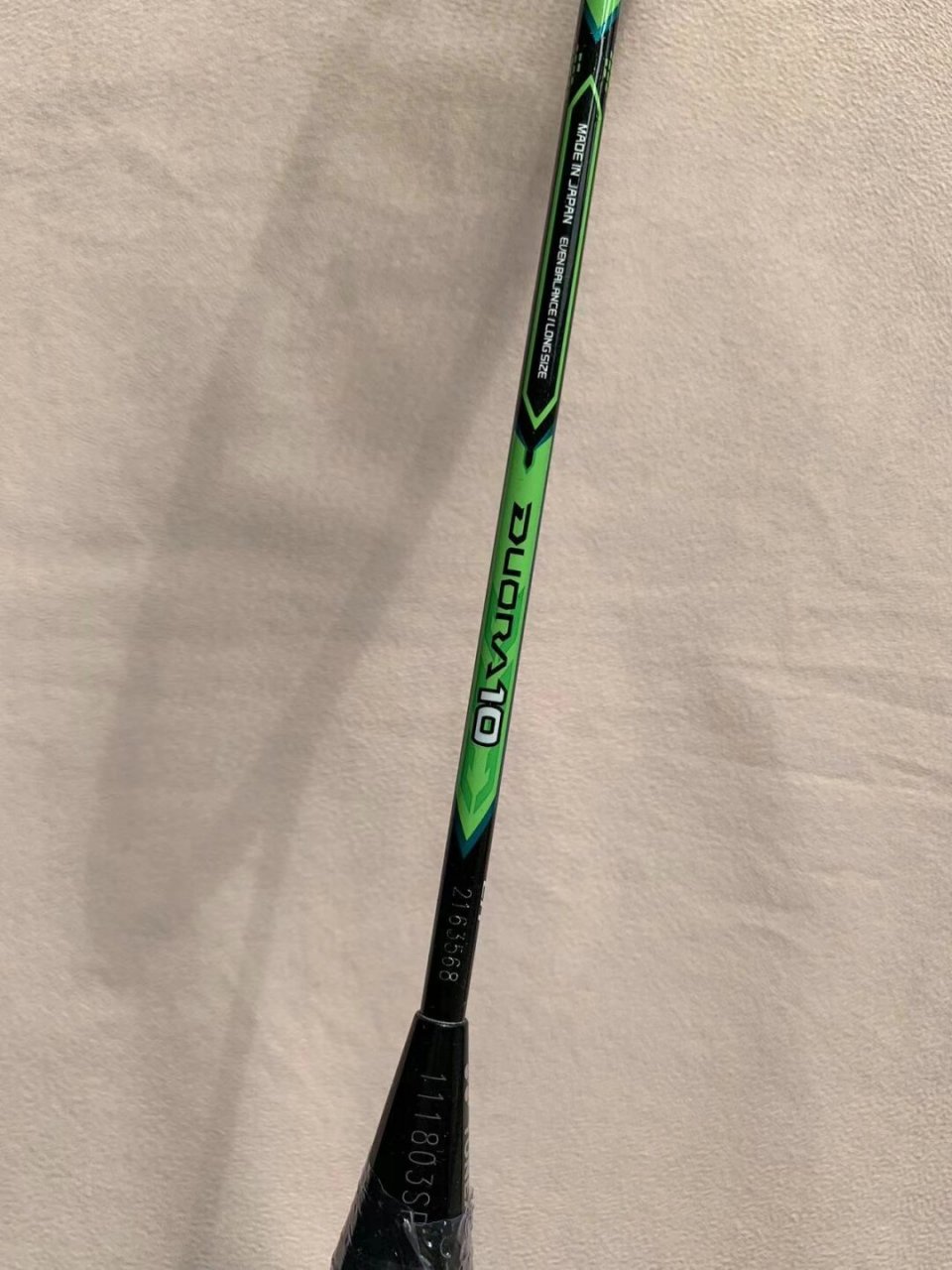 高定双刃10橙绿羽毛球拍  全新羽毛球拍双刃10橙绿全碳素单拍是一款