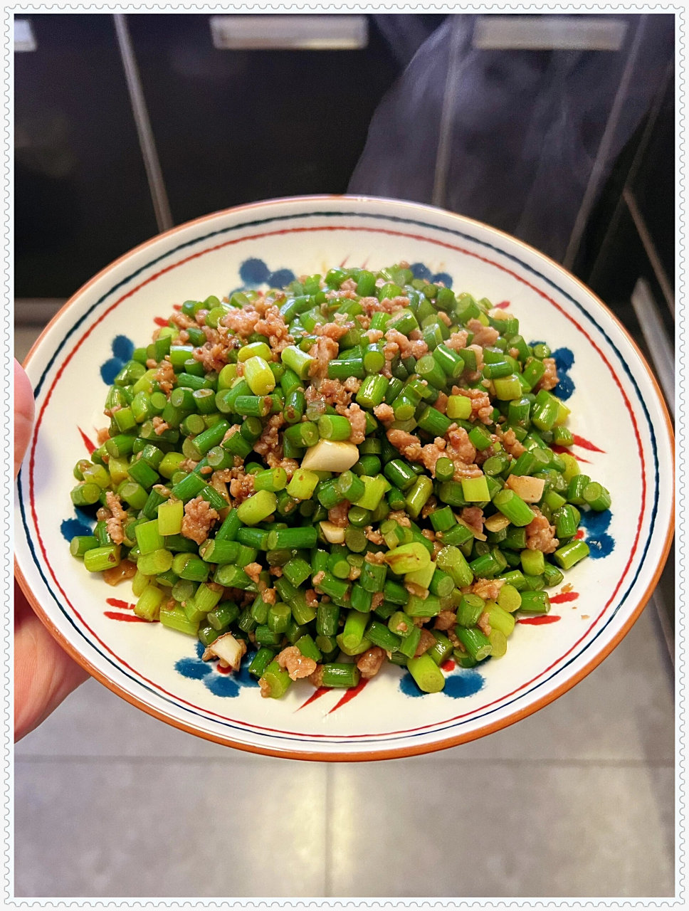 肉沫蒜苔粒:蒜香浓郁,肉末鲜嫩,色泽金黄,令人食欲大开.