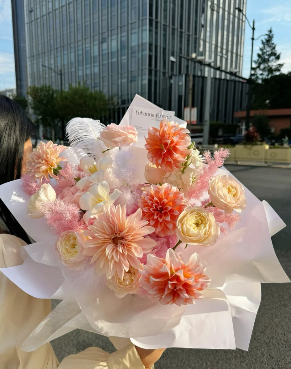 绚丽大丽花束:粉色系花束的浪漫之约 在这个世界上,有些美丽是如此