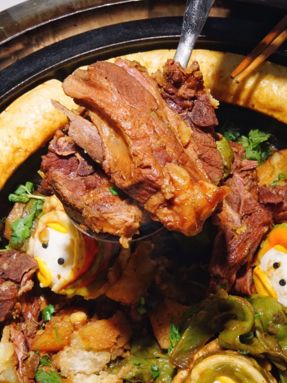 量大又好吃的小锅烀饼,当然是葳薇家~  西安铁锅炖翘楚——葳薇家