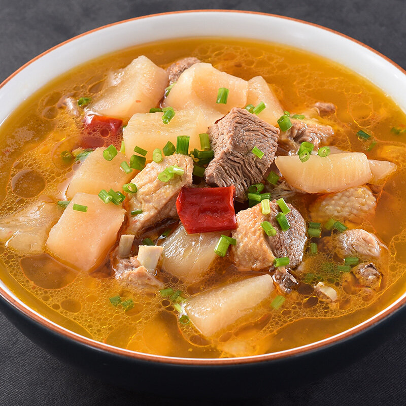 酸萝卜老鸭汤  酸萝卜老鸭汤是一道经典的家常菜,以其鲜美的口感和
