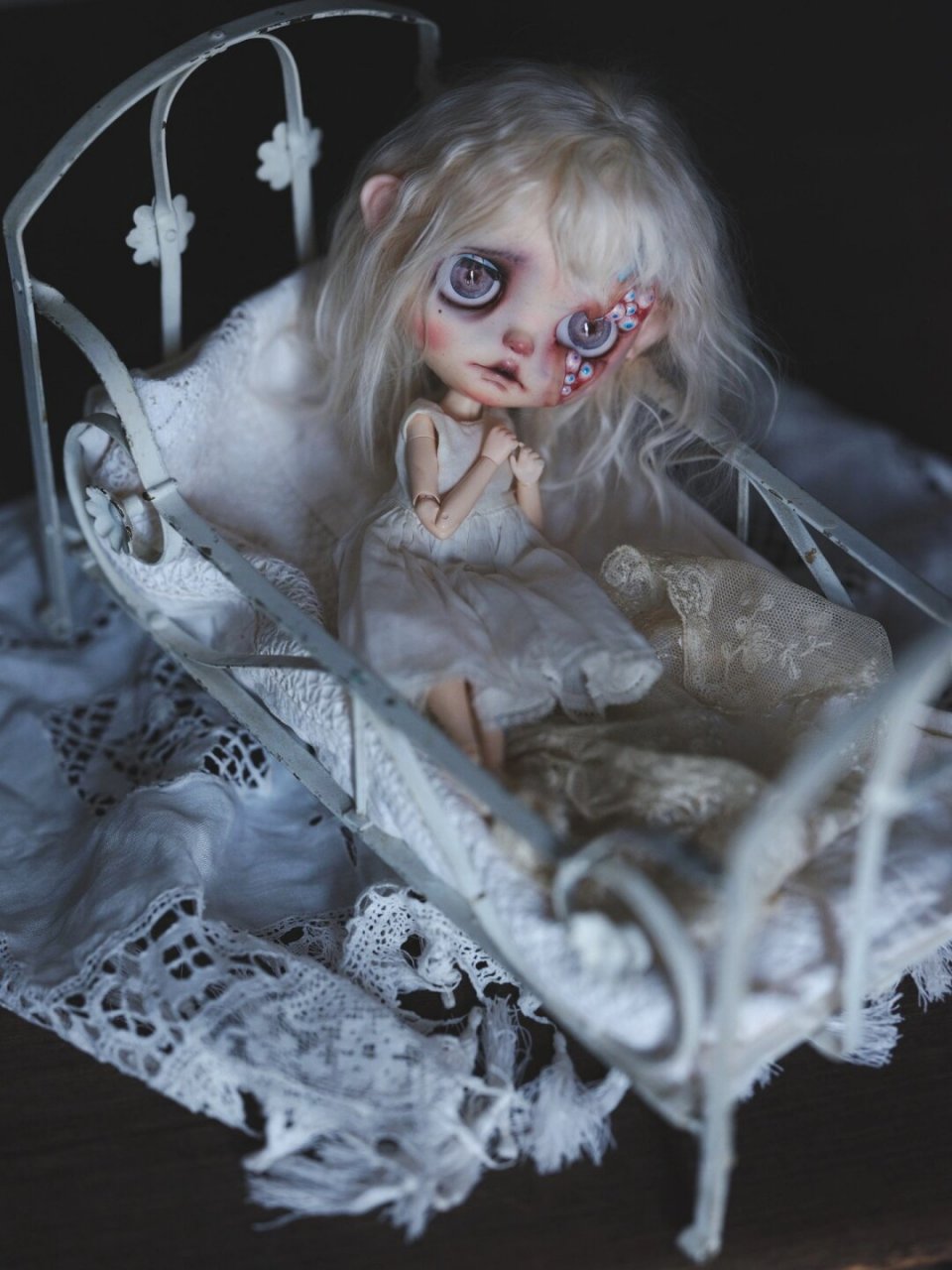 当我看到blythe娃娃时,我被其精致的妆容和华丽