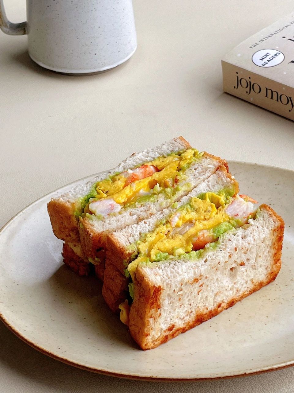 早餐牛油果滑蛋虾仁吐司三明治 经典搭配简单快手又好吃 吐司酥酥脆脆