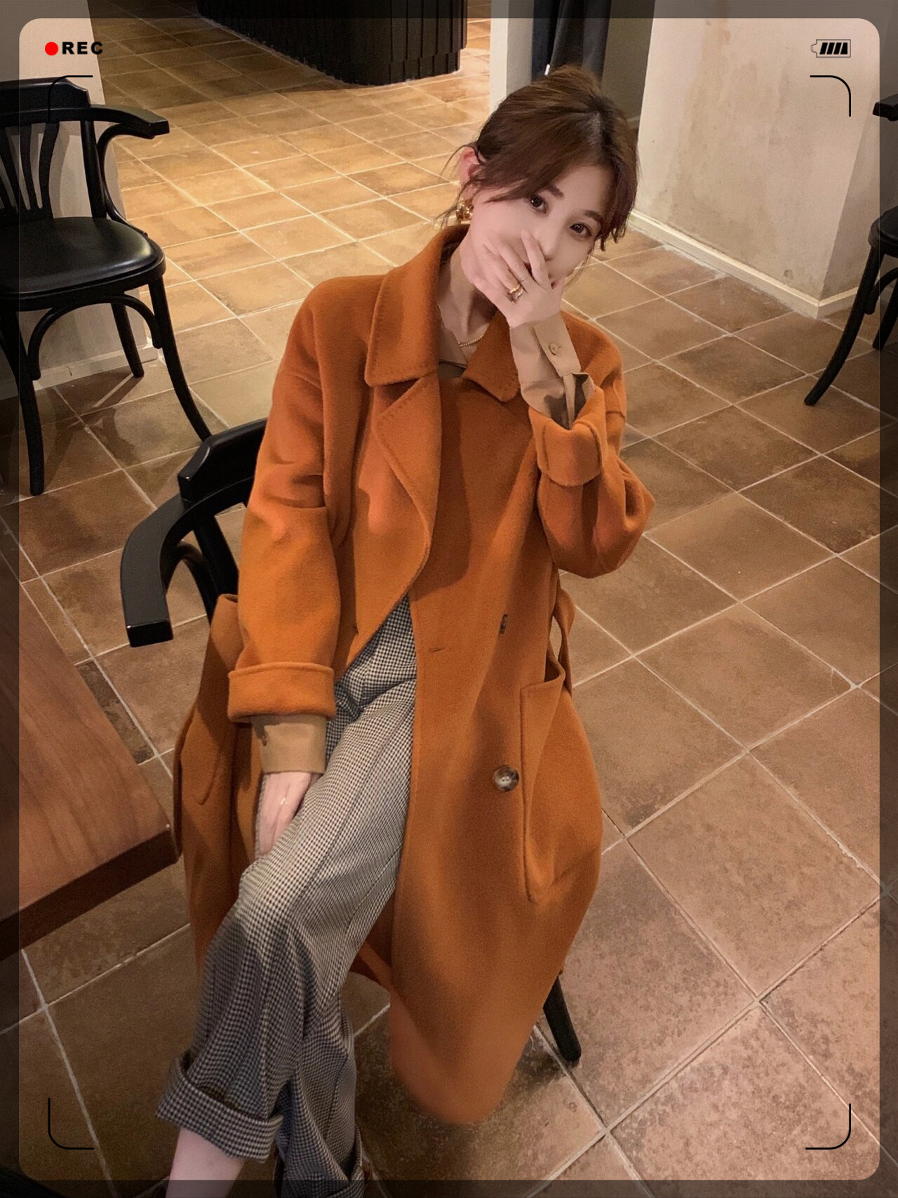 南瓜色的大衣搭配什么颜色的裤子好南瓜色配什么颜色打底衫好看南瓜色